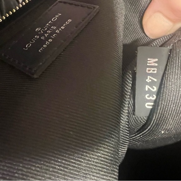 Authentic Louis Vuitton Mens Avenue Sling Bag - Picture 10 of 12